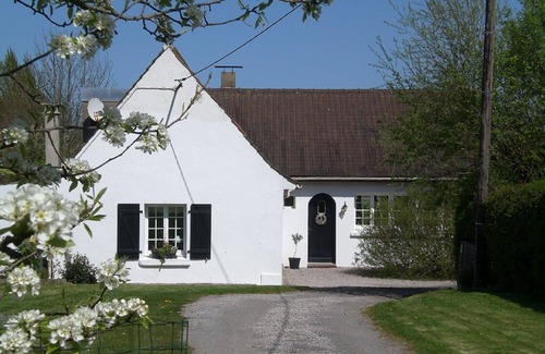 Verlincthun Cottage | Gîte La prairière detached house garden near Hardelot, charm, quiet