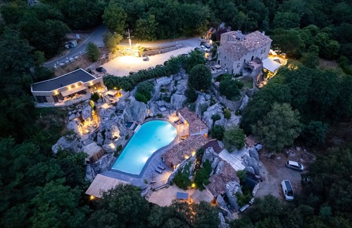 Casteljau Cottage | Gîte Lagon, shaded terrace I sleeps 4 I Domaine le C4