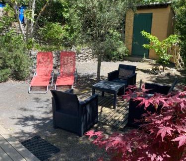 La Robine-sur-Galabre House | Gîte Le Cabanon