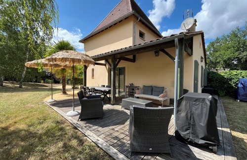 Valojoulx House | Gîte Le Pigeonnier in Montignac-Lascaux, large garden, private heated swimming pool