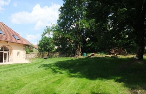 Clairegoutte House | Gîte Le Séquoia: Confort pour 17 personnes, idéal pour randonner dans les Vosges Saônoises - FR-1-583-426