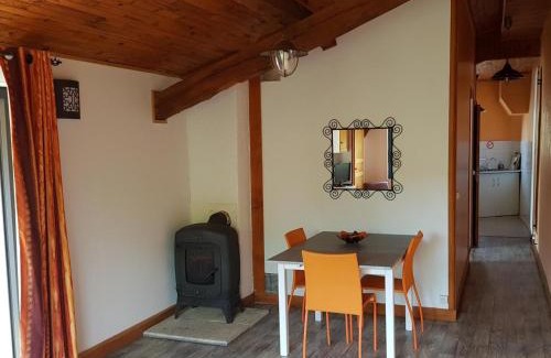 Laprugne House | Gîte le Tilleul: 2 pers, nature et animaux acceptés - FR-1-489-470