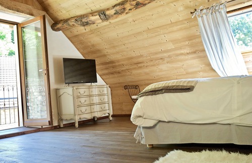 Yenne House | Gîte Les Lodges de la Cascade Yenne, between lakes and mountains, 6/8 pers