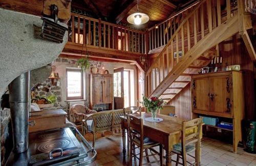 Essertines-en-Chatelneuf House | Gîte lumineux 6 pers à Essertines-en-Châtelneuf, charme et confort - FR-1-496-16