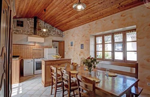 Essertines-en-Chatelneuf House | Gîte lumineux 6 pers à Essertines-en-Châtelneuf, charme et confort - FR-1-496-16