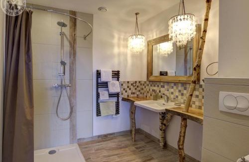 Champoly House | Gîte moderne et écologique avec WiFi à Champoly - FR-1-496-258