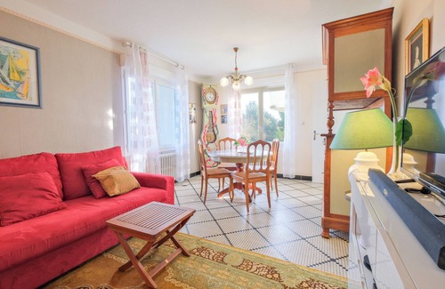 Boulazac-Isle-Manoire Apartment | Gîte Monplaisir, cosy with private garden