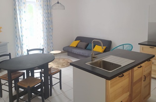 Les Assions Apartment | Gîte N°5-Apartment-Comfort-Private Bathroom-Terrace