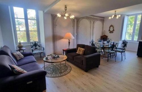 Louchy-Montfand Apartment | Gîte paisible dans parc ombragé en Auvergne - FR-1-489-604