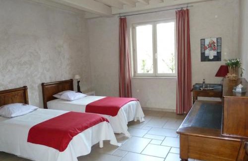 Saint-Haon-le-Vieux House | Gîte paisible avec cheminée et wifi à Saint-Haon-le-Vieux - FR-1-496-31