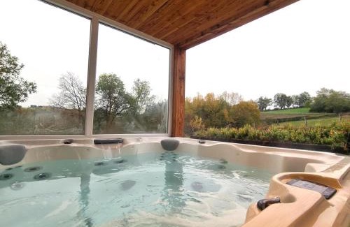 Pouilly-les-Feurs House | Gîte rénové avec spa privatif et vue nature - FR-1-496-303