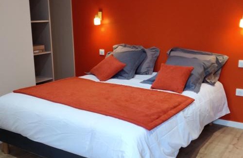 Cheffois House | Gîte rénové avec piscine intérieure, accessible PMR, en plein cœur du Bocage Vendéen. - FR-1-426-536