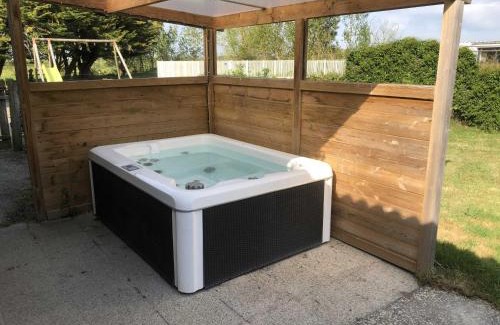 Soullans House | Gîte rénové avec spa, piscine chauffée, WiFi et accès handicapés au cœur du Marais Breton - FR-1-426-321