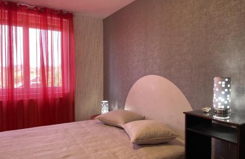 Pierrefitte-sur-Loire House | Gîte rénové avec vue sur campagne à Pierrefitte-sur-Loire - FR-1-489-334