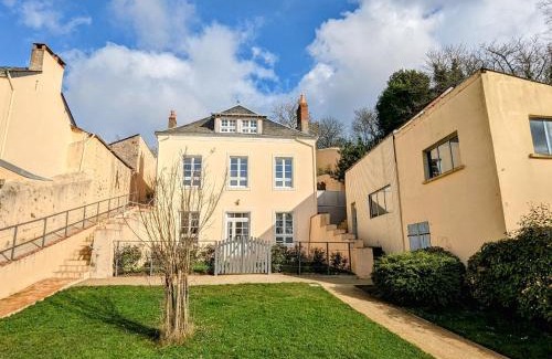 Sable-sur-Sarthe House | Gîte restauré 6 pers. au bord de la rivière, proche centre, parking et wifi - FR-1-410-380