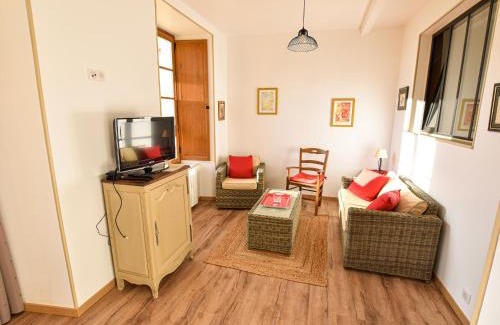 Sable-sur-Sarthe House | Gîte restauré 6 pers. au bord de la rivière, proche centre, parking et wifi - FR-1-410-380