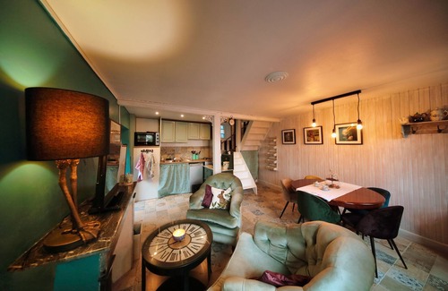 Mauperthuis House | Gîte Romantique Thème Alice au Pays des Merveilles