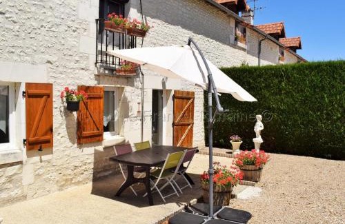 La Tour-Saint-Gelin House | Gîte rural 1 chambre, cour close, équipements bébé, Wi-Fi, proche mini-golf, non fumeur, tout inclus - FR-1-381-24