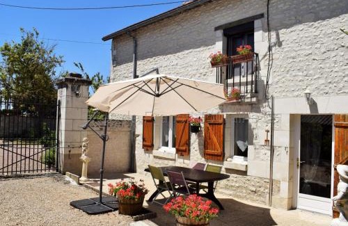 La Tour-Saint-Gelin House | Gîte rural 1 chambre, cour close, équipements bébé, Wi-Fi, proche mini-golf, non fumeur, tout inclus - FR-1-381-24