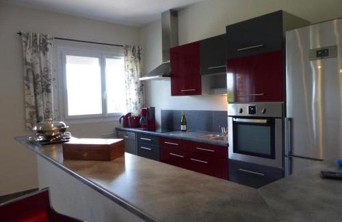 Isle-et-Bardais House | Gîte rural avec piscine partagée, vue forêt, proche étang Tronçais - FR-1-489-139