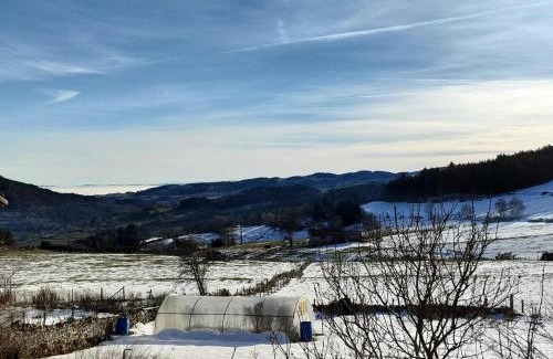 Chalmazel-Jeansagniere House | Gîte rustique rénové à Chalmazel avec grande capacité et jardin - FR-1-496-249
