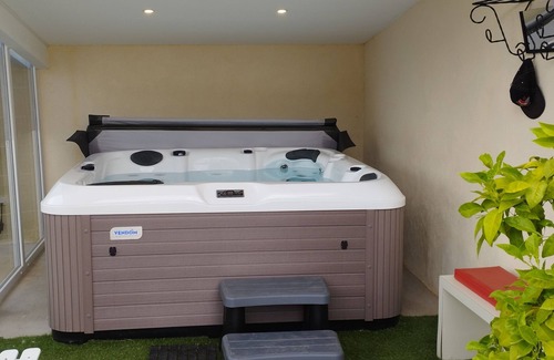 Piolenc Ski Chalet | Gîte Spa, piscine, Tennis - 2 people - Les Garrigues de l'Oluké -
