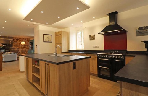 Saint-Patrice-du-Desert House | Gîte spacieux et confortable à Saint-Patrice-du-Désert avec jardin et mini ferme - FR-1-497-187