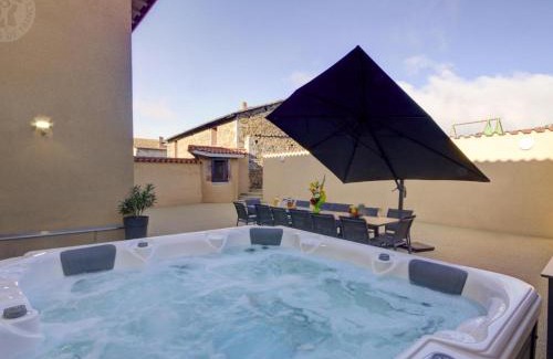 Montchal House | Gîte spacieux à Montchal avec terrasse et jardin - FR-1-496-234