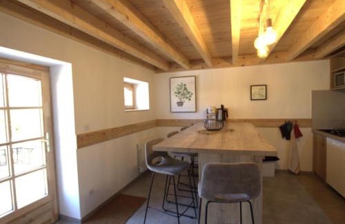 Les Salles House | Gîte spacieux avec pêche et animaux admis, proche des sentiers et stations de ski - FR-1-496-285