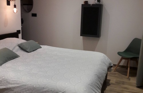 Graveson Bed & Breakfast | Gîte Spacieux, Rénové, Climatisé Avec Grande Piscine Sécurisée, Jardin Clos