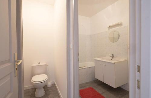 Segre Apartment | Gîte Terracotta de Segré ? cuisine ? chambre (lit queen size) ? salon