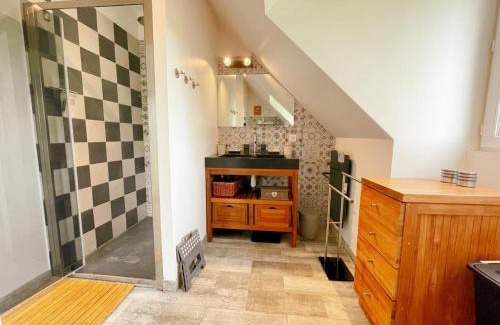 Saint-Aubin-le-Depeint House | Gîte tout confort avec terrasse spacieuse, jardin clos et équipements modernes, à 45 mn du Mans - FR-1-381-557