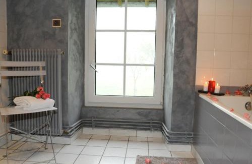 Les Monts-d'Andaine House | Gîte Traditionnel en Normandie avec WIFI et Animaux Acceptés - FR-1-497-121