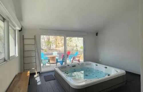 Faverolles House | Gîtes de charme avec jacuzzi, piscine chauffée, et activités familiales près du Zoo de Beauval et des Châteaux - FR-1-591-566