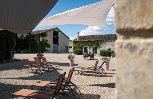 Thenac Bed & Breakfast | Gîtes du Château de Panisseau