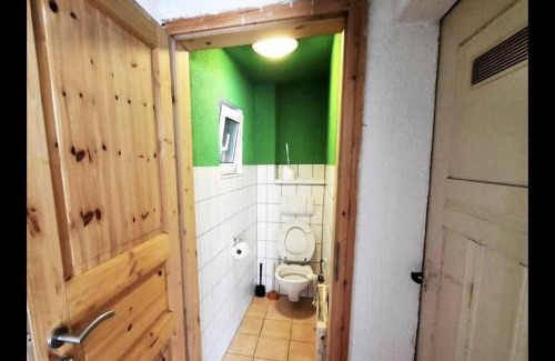Sondelfingen Apartment | GÜNSTIGE Monteur Wohnung in Reutlingen Parkplatz, Smart TV, WiFi, Waschmaschine