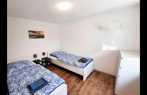 Sondelfingen Apartment | GÜNSTIGE Monteur Wohnung in Reutlingen Parkplatz, Smart TV, WiFi, Waschmaschine