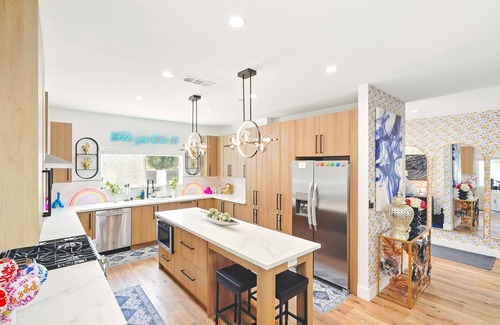 North Hollywood House | G. Luxe NoHo Family Home: 15m to Universal & Hollywood + Games + Parking