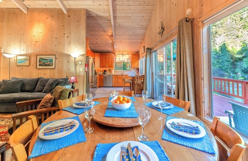 Sebastopol House | G's RiverView~Tranquil Forest Escape w/River views Near Golf WiFi/Open Space