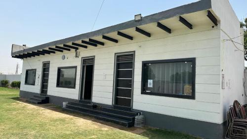 Gurugram House | G Town Pool & Cafe