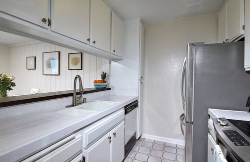Townsite Cottage | G20 Spectacular Ocean and Harbor View