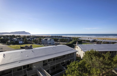 Gearhart Condo | G670 1 bedroom 3rd floor, PET FRIENDLY, No Cleaning Fees