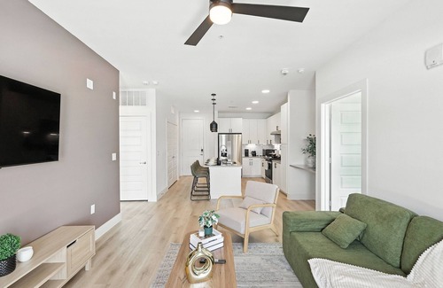 Fort Worth Condo | G95 Luxury Living DT Fort Worth 2B2B Resort Style Amenities, Golf Sim