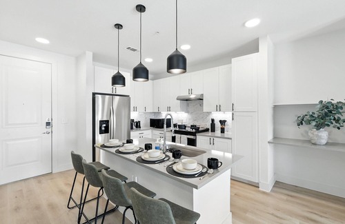Fort Worth Condo | G95 Luxury Living DT Fort Worth 2B2B Resort Style Amenities, Golf Sim