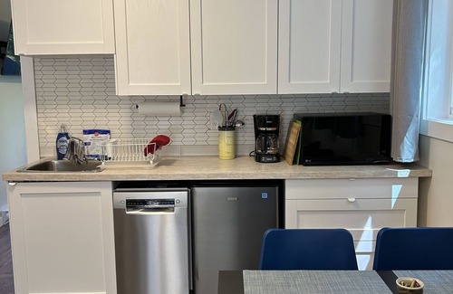 Regional District of Nanaimo Apartment | Gabriola Large Private Suite & Hot Tub