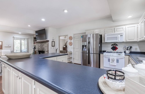 Demorest Cabin | Gaby's on the River - Perfect Vacation Home Short Walk to Chattahoochee River