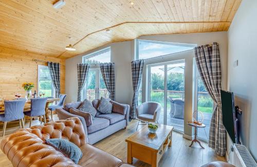Welsh Frankton Resort | Gadlas Park Holiday Cabins