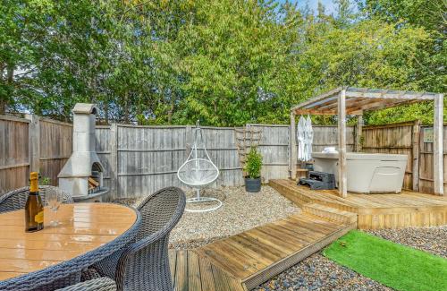 Welsh Frankton Resort | Gadlas Park Holiday Cabins