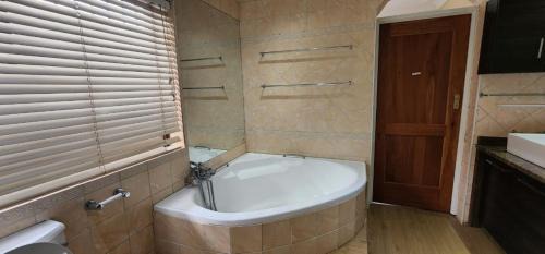 Greater Johannesburg Metropolitan Area Apartment | Gael Guest2