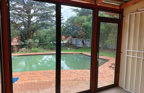 Greater Johannesburg Metropolitan Area Apartment | Gael Guest2